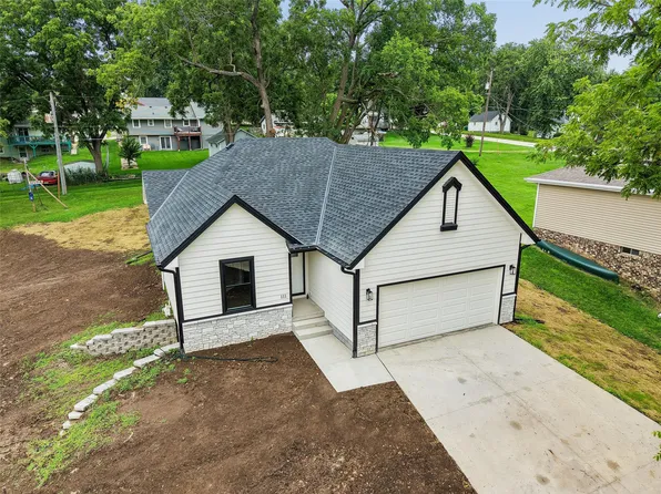 111 Elm St, De Soto, IA 50069