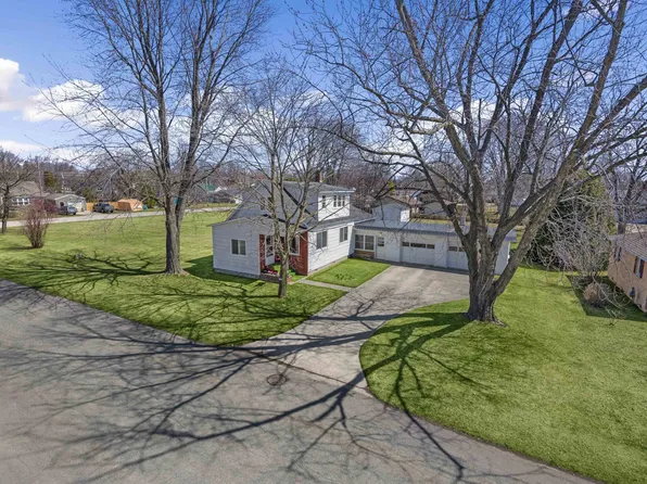 4124 9th St, Menominee, MI 49858
