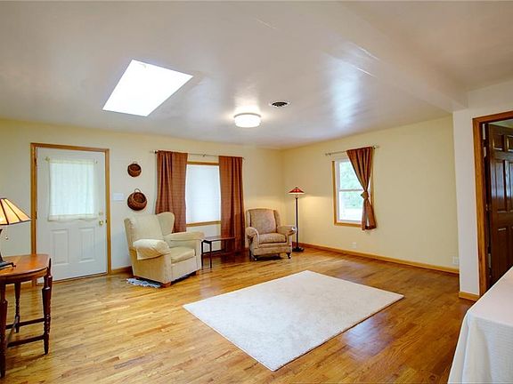 4th image of 306 N Church St