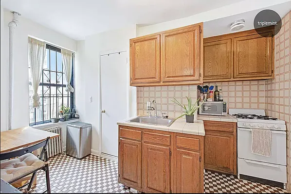 Rented by City Connections Realty | media 10