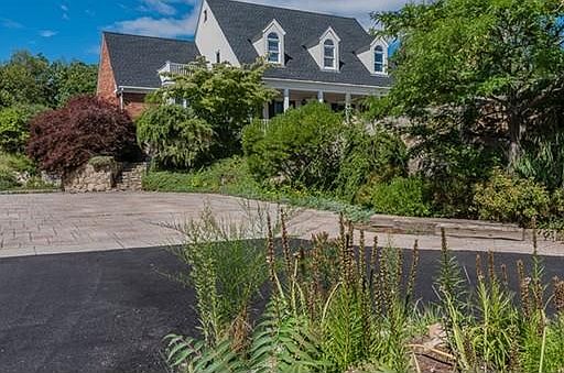 2nd image of 90 Essex Heights Dr