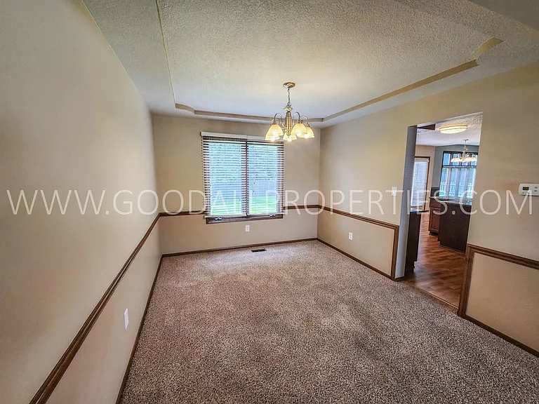 924 Prairie View Dr — Photo 9
