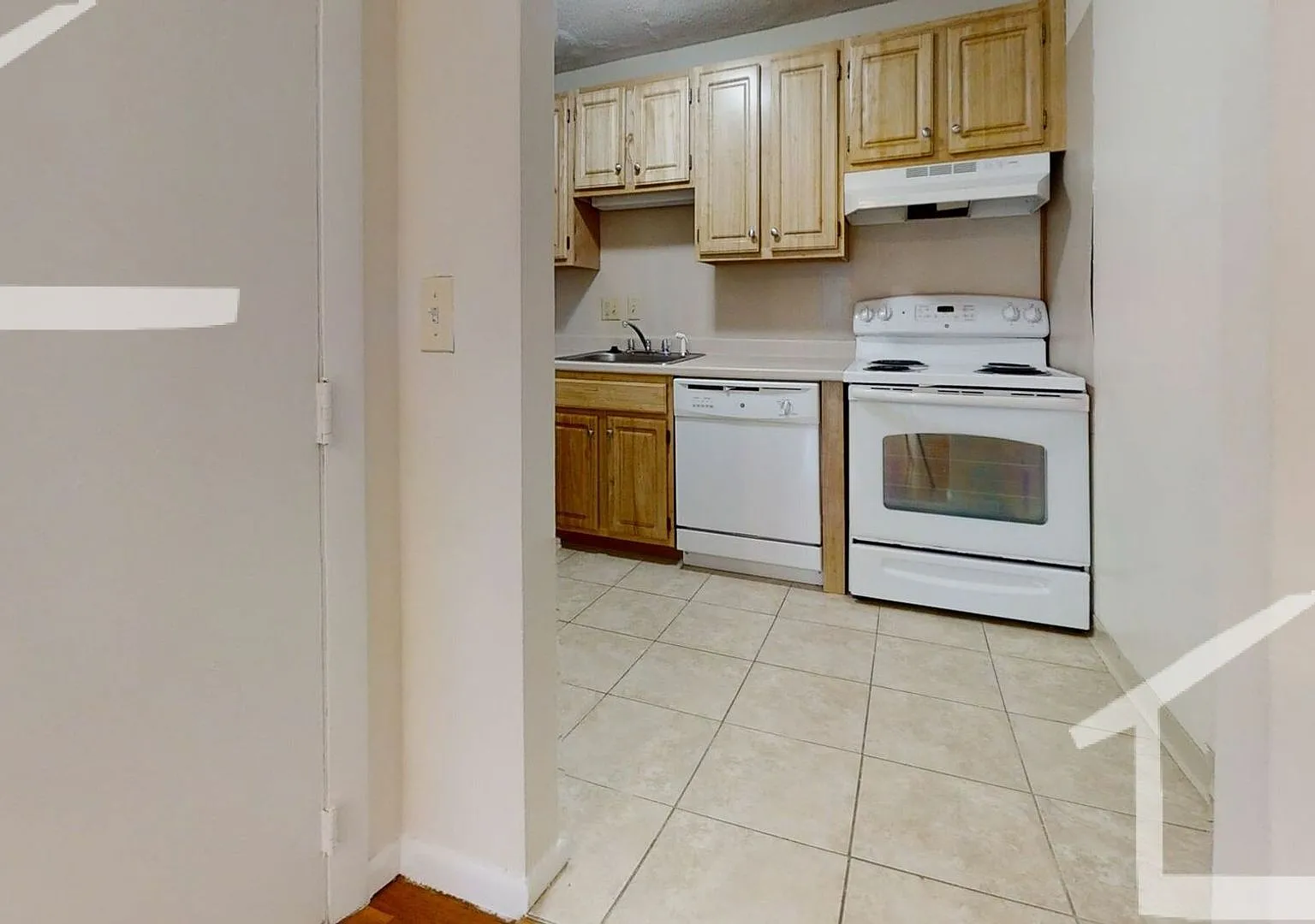 2-Bed w/H&HW + parking @ Boston Landing SEPT — Photo 1