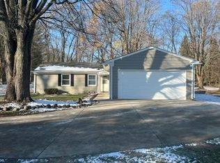 587 E Gunn Rd, Rochester, MI 48306