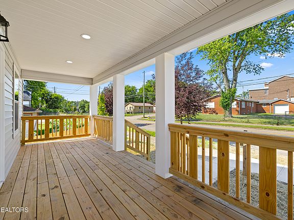 3rd image of 3004 Johnston St