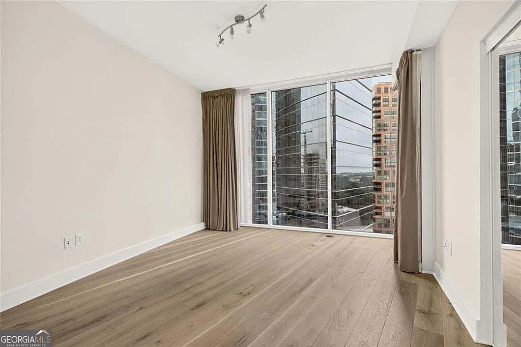 2 bed, 2.0 bath, 1213 sqft, $3,500 — Photo 3