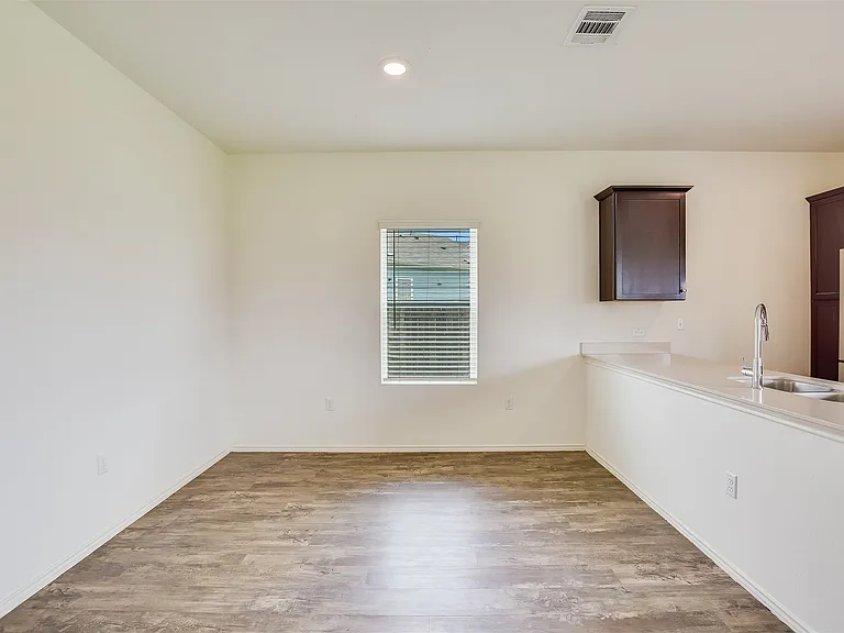 15401 Solstice Cv — Photo 8