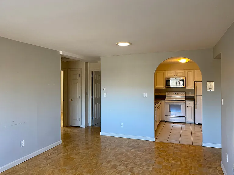 329 Harvard St #32 — Photo 7