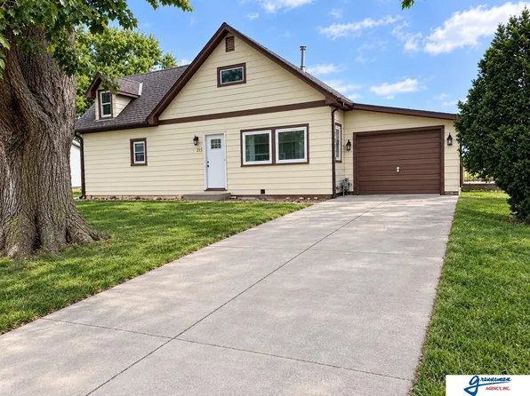 309 Maple St, Johnson, NE 68378