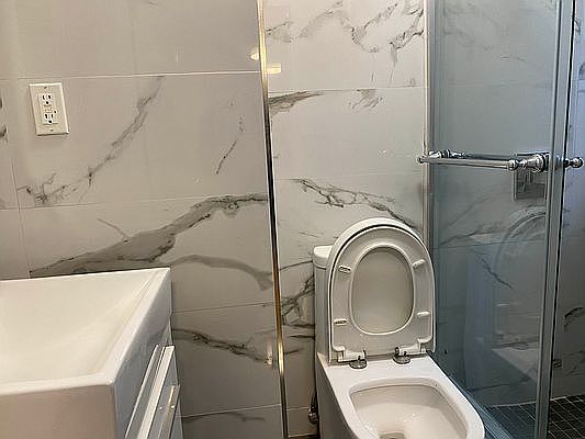 3rd image of 1569 Lexington Ave #18