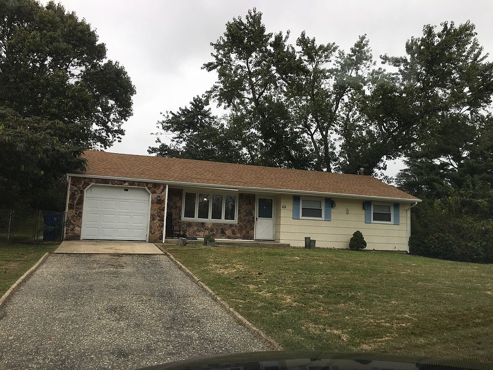 1st image of 14 Wendy Ln