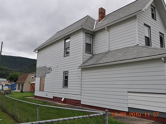 4th image of 1018/1020 Erie Ave