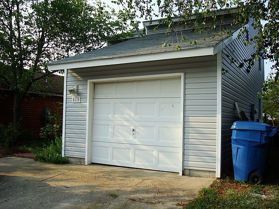 Garage facing street (front)