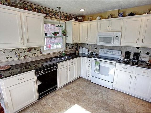 2nd image of 360 Winterset Dr