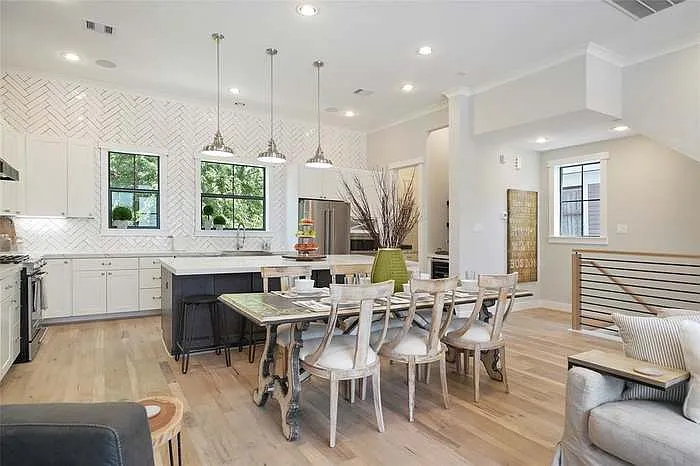414 Hyde Park Blvd — Photo 6