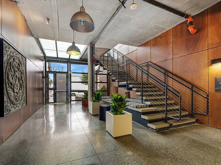 Welcome to Dexter Hayes! Modern convenience with exceptional views! — Photo 8