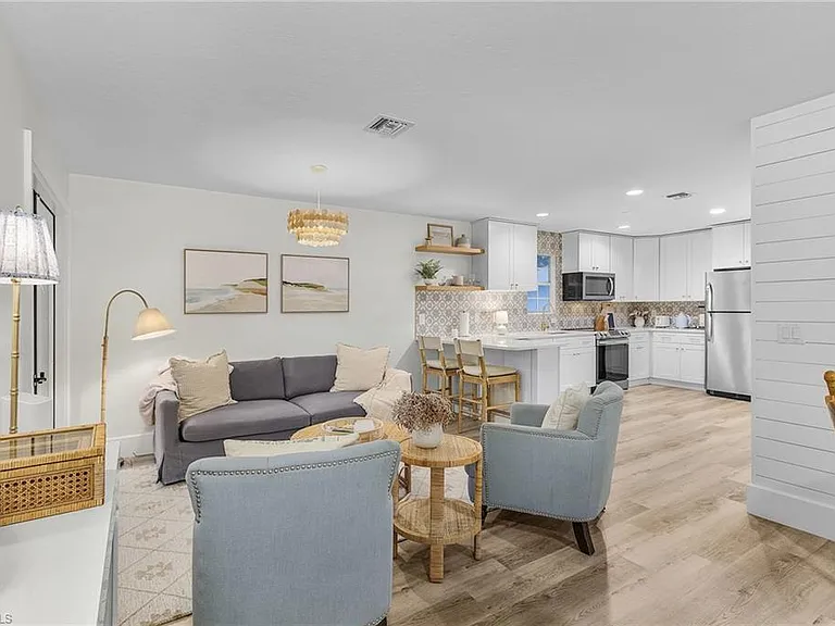 6155 Standing Oaks Ln — Photo 14