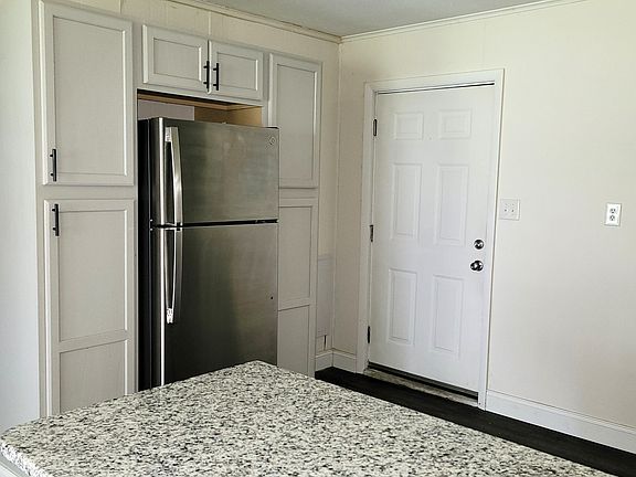 3rd image of 219 Stone Dr Unit 1
