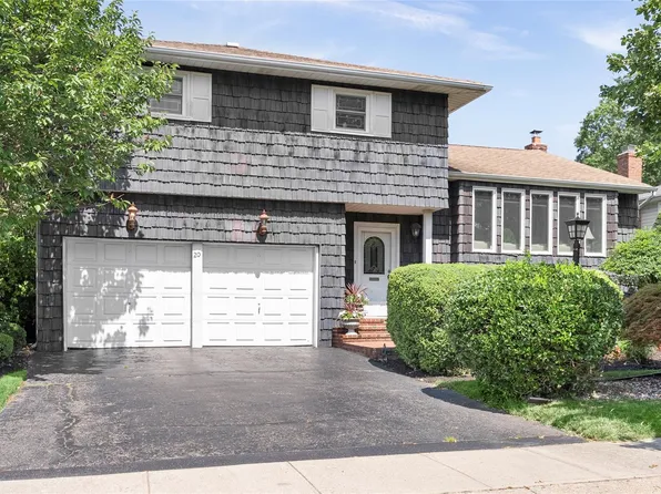 20 Acorn Lane, Plainview, NY 11803