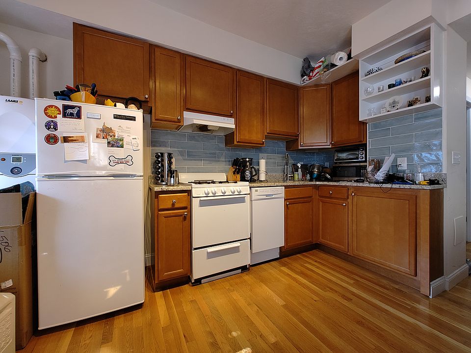 2nd image of 1054 Cambridge St #2L