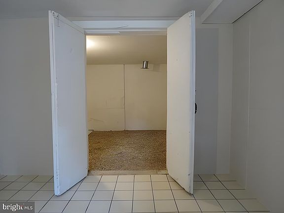 4th image of 1707 Roosevelt Blvd