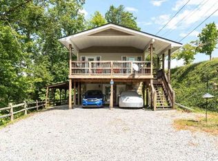 515 Mountain View Ln, Pigeon Forge, TN 37863