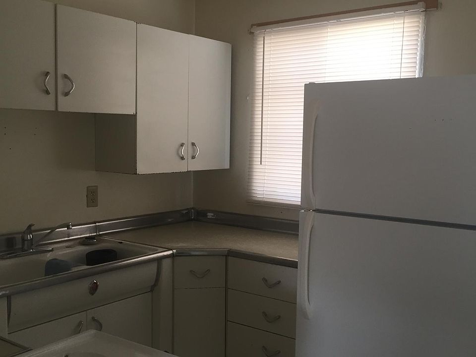 2nd image of 504 E 18th St APT B