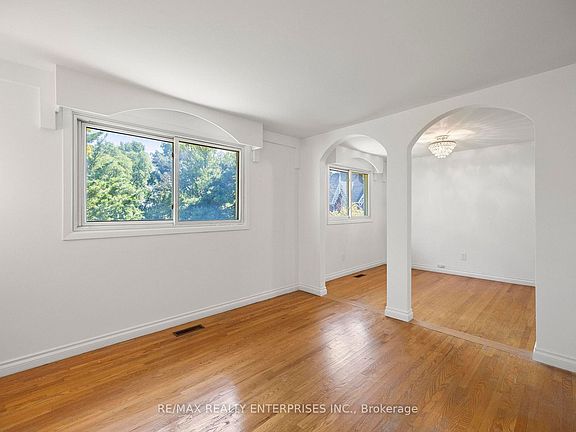 4th image of 488 Falgarwood Dr