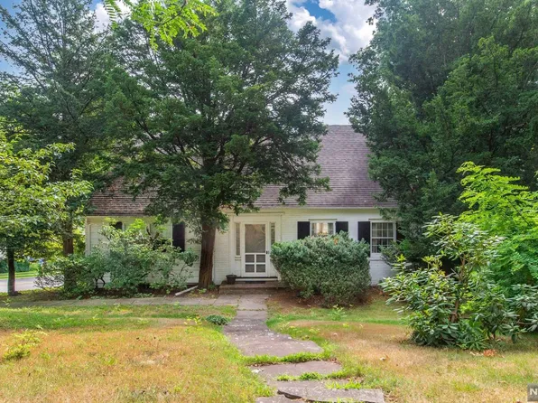 154 N Franklin Tpke, Ho Ho Kus, NJ 07423