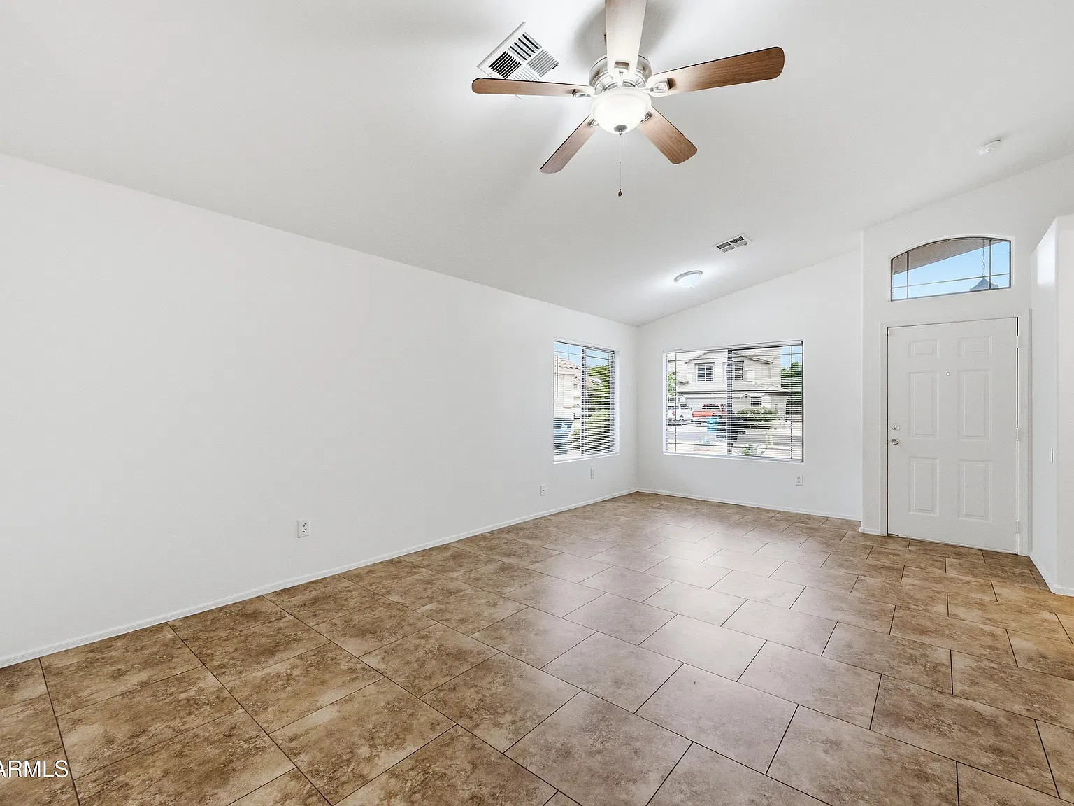 3 bed, 2.0 bath, 1192 sqft, $2,100 — Photo 3