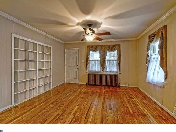 5th image of 205 W Essex Ave