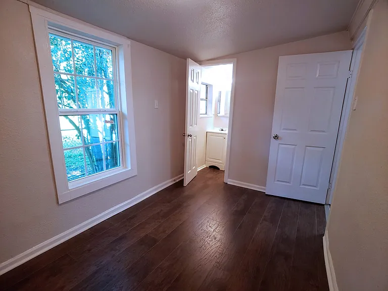 1529 N Walters St — Photo 23