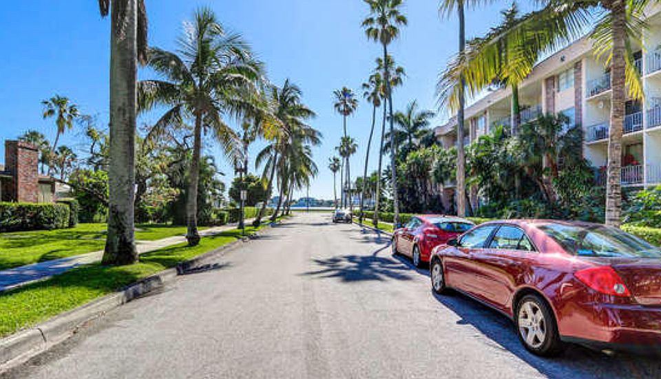 9th St view-the balcony is in the bedroom and faces this street