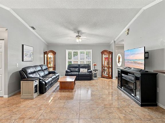4th image of 2188 8TH AVENUE
