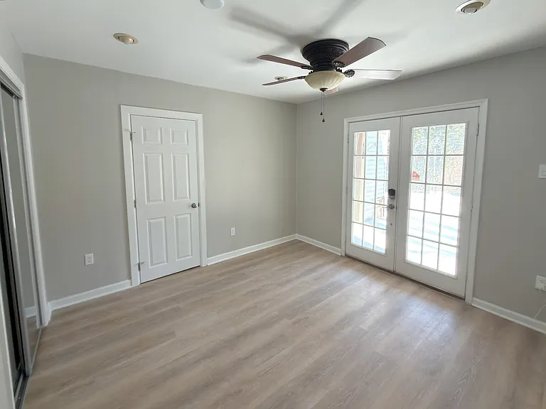 388 Conarroe St — Photo 10