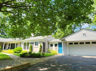 25400 W Forteen Mile Rd, Bloomfield Hills, MI 48301