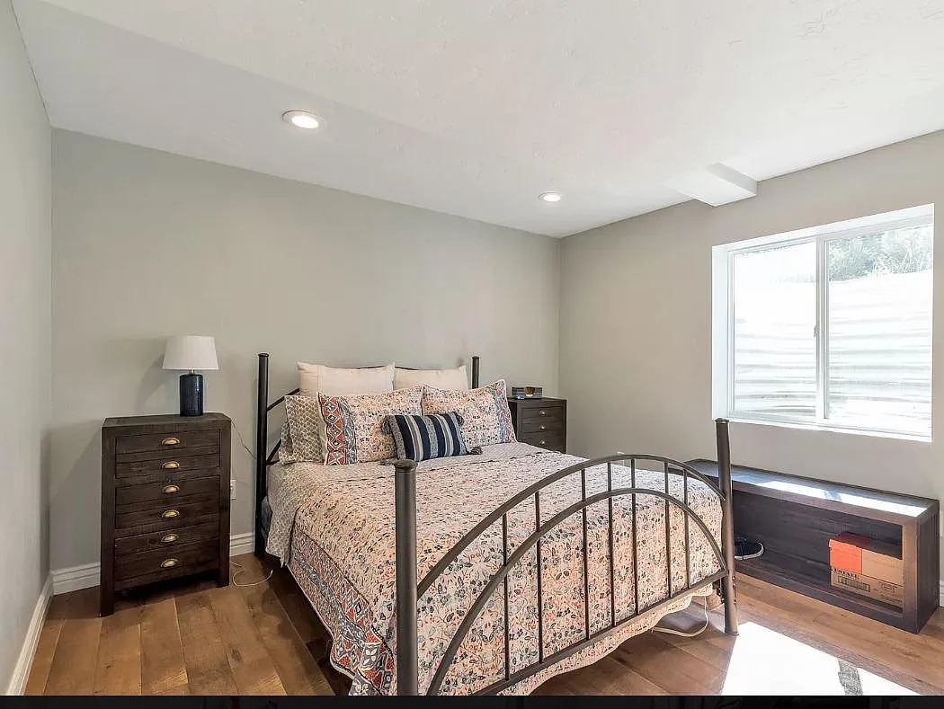 3 bed, 1.5 bath, 1700 sqft, $2,000 — Photo 3