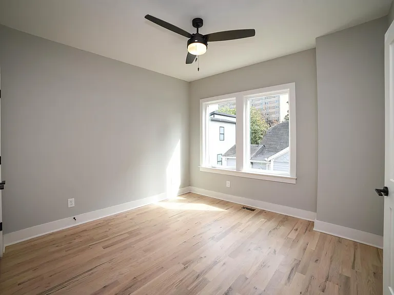 622B Benton Ave — Photo 7