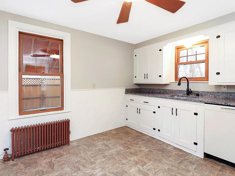142 Elmwood Ave — Photo 7