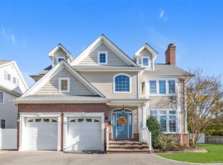 115 Lincoln Ave, Rockville Centre, NY 11570