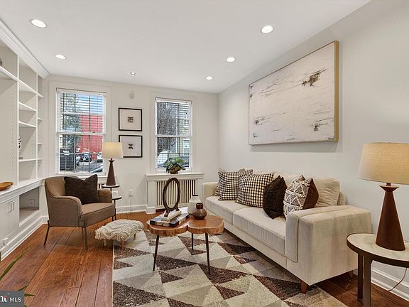 3rd image of 1610 33rd St NW