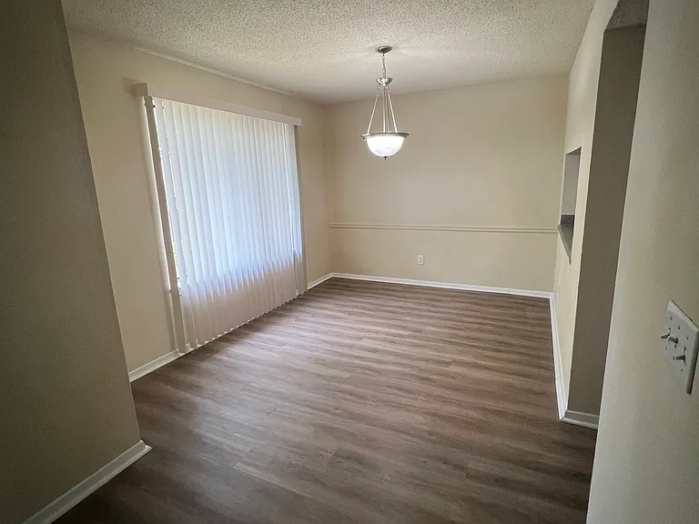 125 Seasons Pkwy — Photo 7