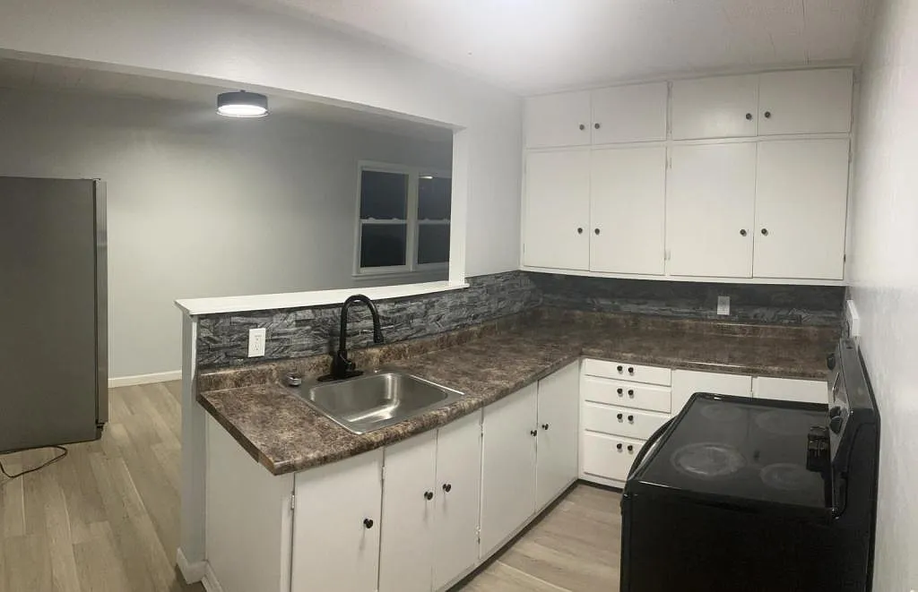 529 S Jackson St, Unit B — Photo 1