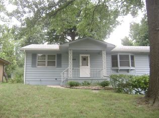 609 SW Crest Dr, Topeka, KS 66606