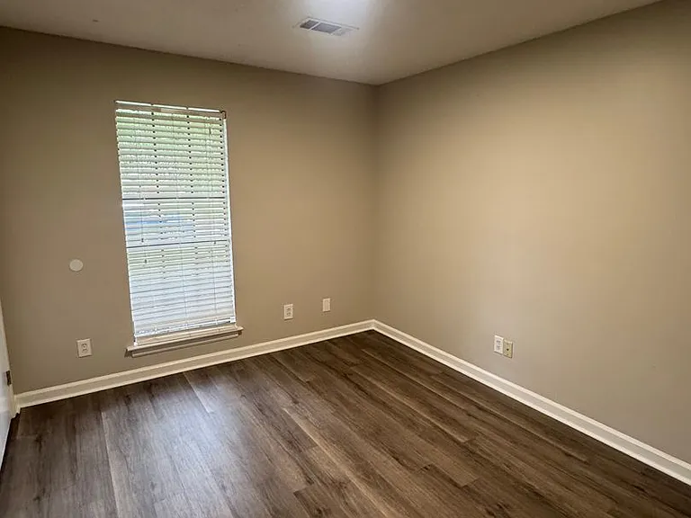3233 Hillcrest Ln — Photo 7