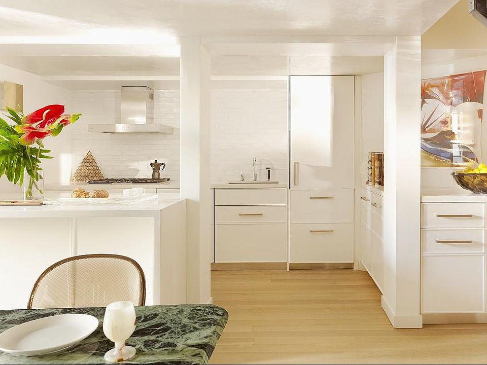 1st image of 421 Hudson St APT 207