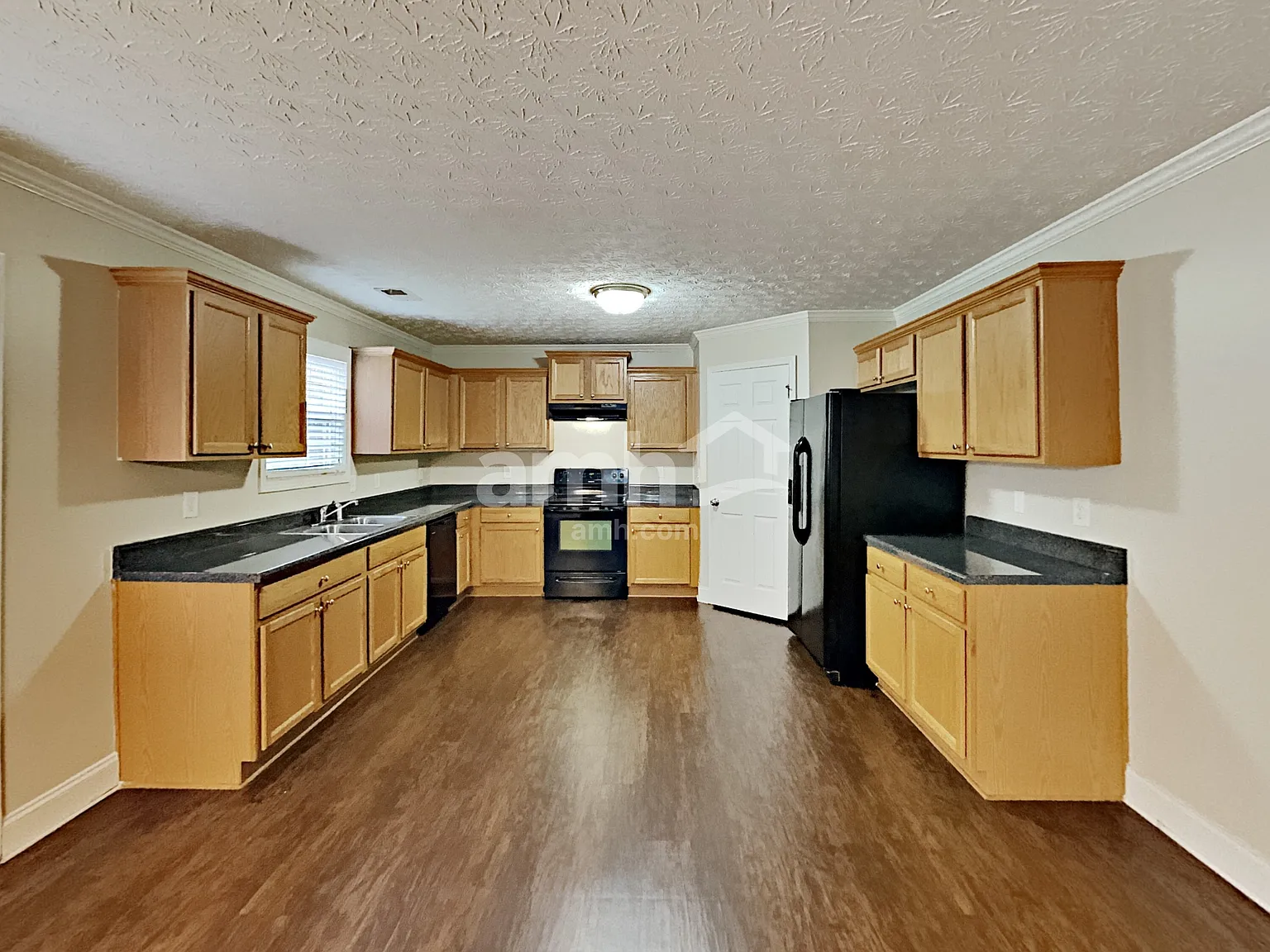 5 bed, 4.0 bath, 3388 sqft, $2,995 — Photo 4