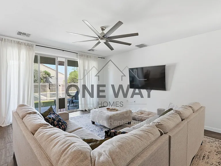 30558 W Clarendon Ave — Photo 9