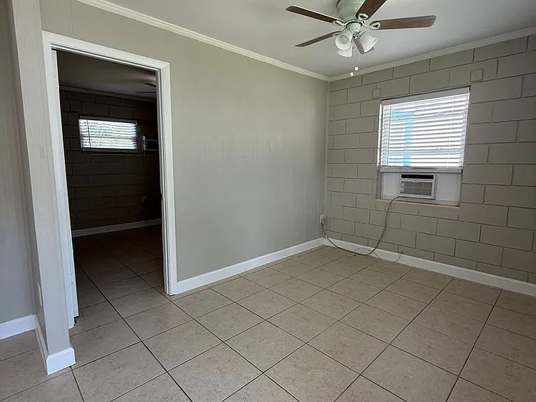 1215 Hartman Apartments — Photo 13