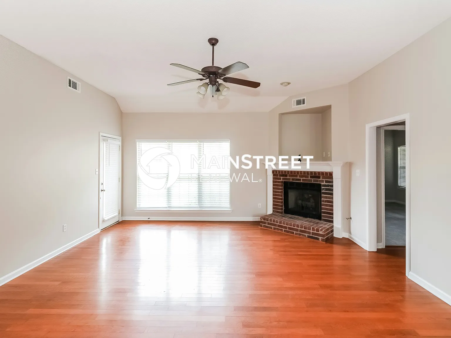 4933 Graham Lake Dr — Photo 2